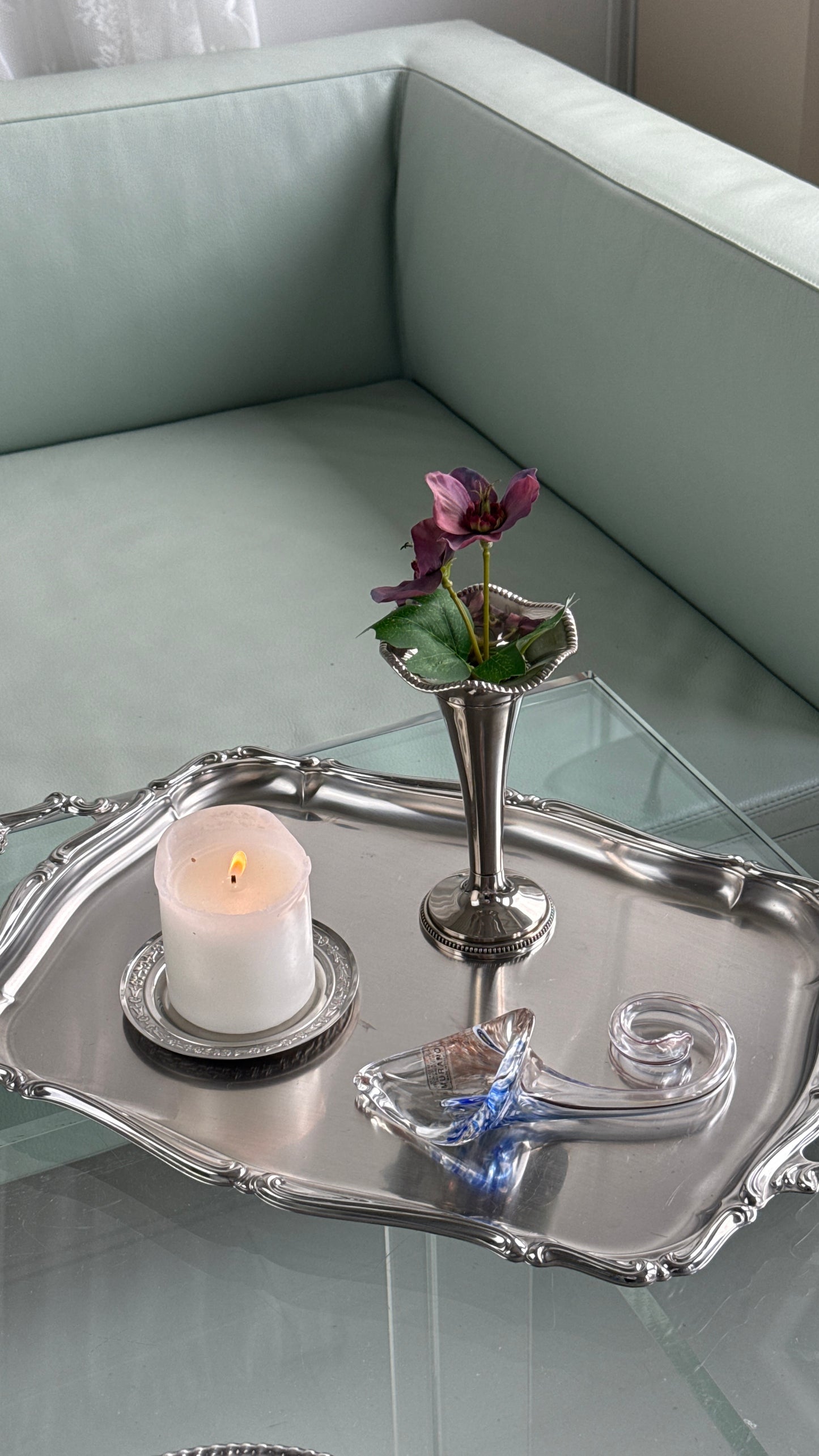 Sølvfarvet metalvase
