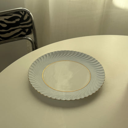 Lyseblå tallerken / serveringsfad med gulddetalje