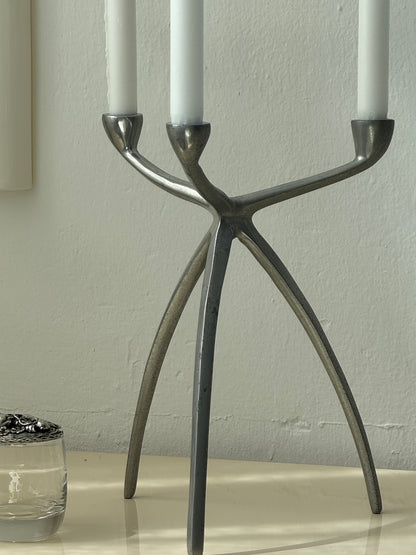 Lysestage med tre ben, metal