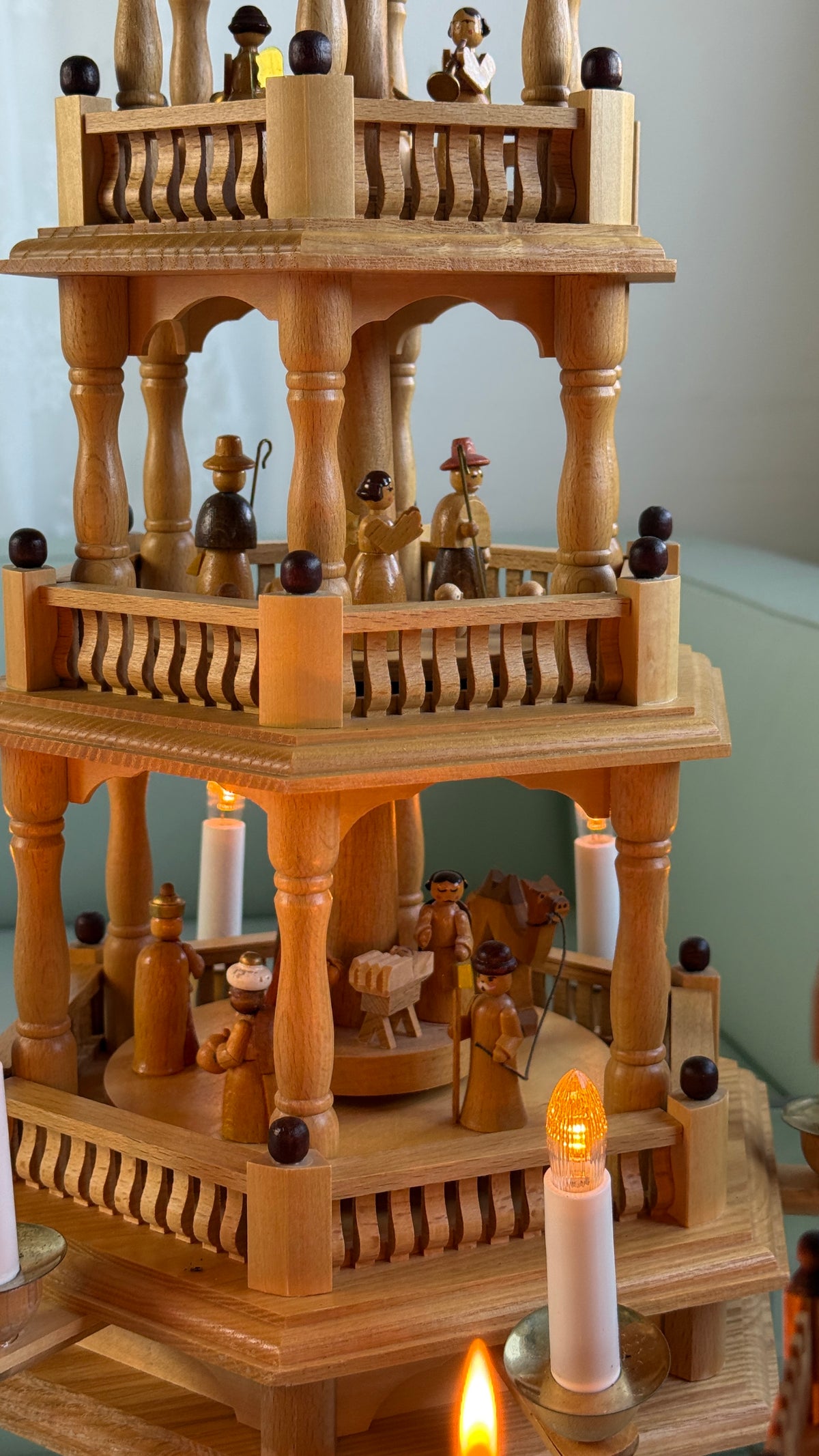 Original Erzgebirge julepyramide med elektriske lys - 60 cm