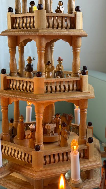 Original Erzgebirge julepyramide med elektriske lys - 60 cm