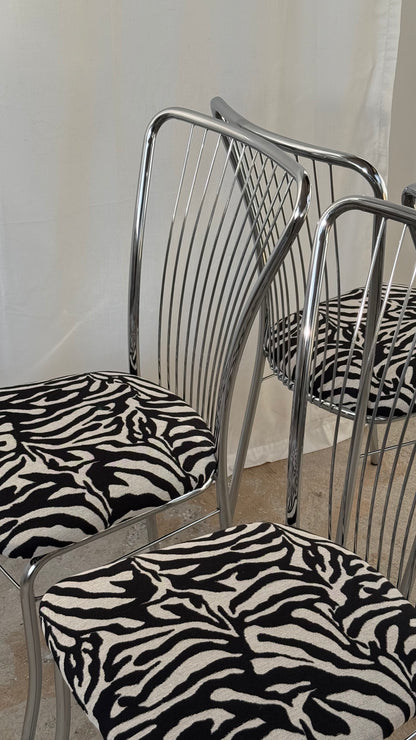 Stole med kromstel og ompolstret zebrastof