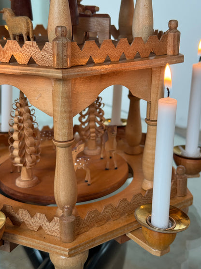 Julepyramide ~ trækarrusel