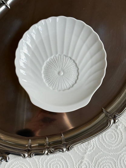 Elegant tallerken med muslingeform
