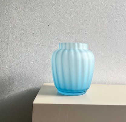 STØVBLÅ VASE