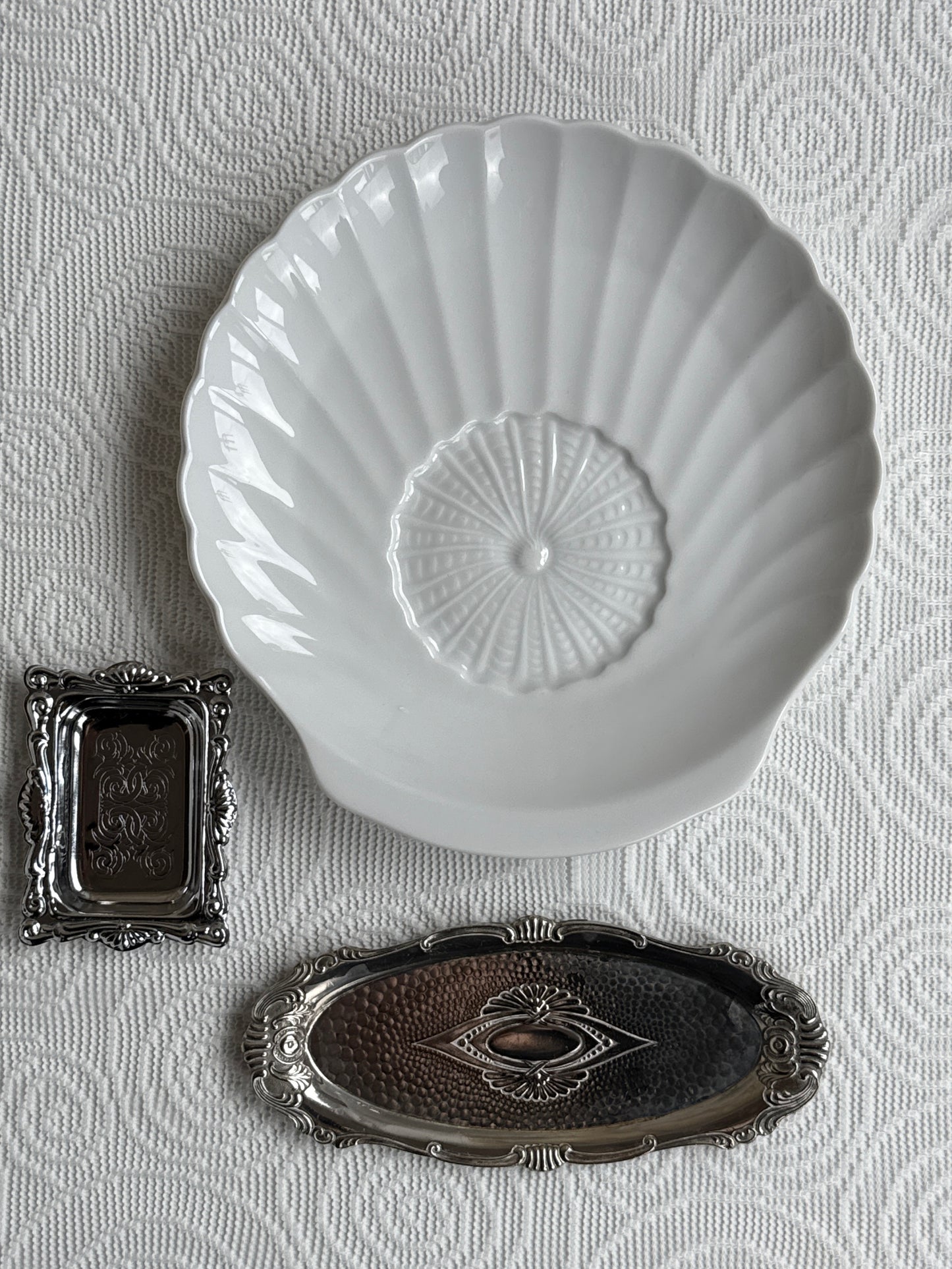 Elegant tallerken med muslingeform