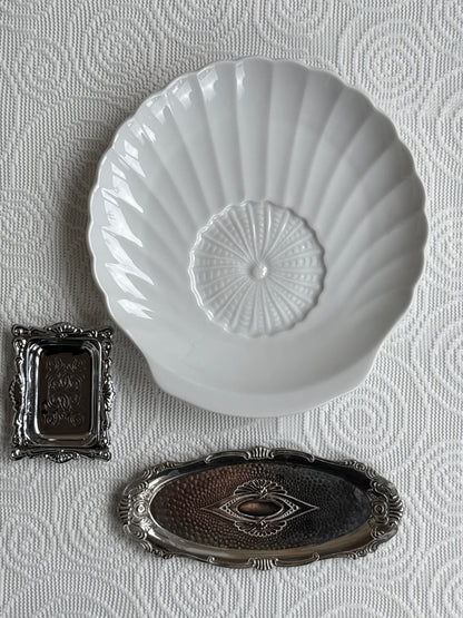 Elegant tallerken med muslingeform