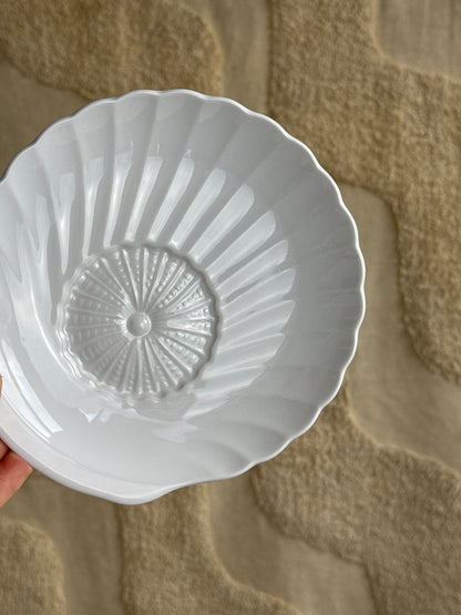 Elegant tallerken med muslingeform