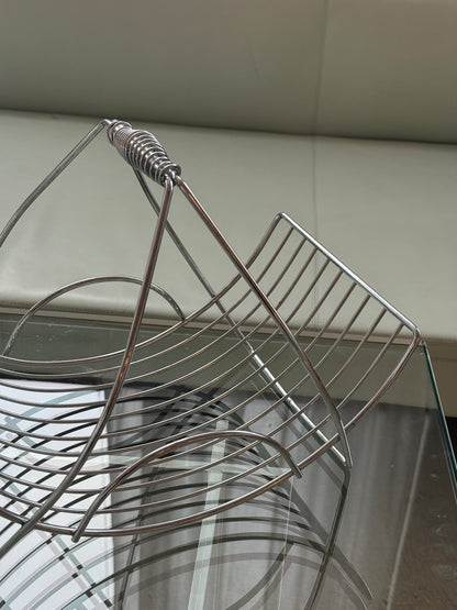 Frugtskål / magasinholder i krom med spiralhåndtag