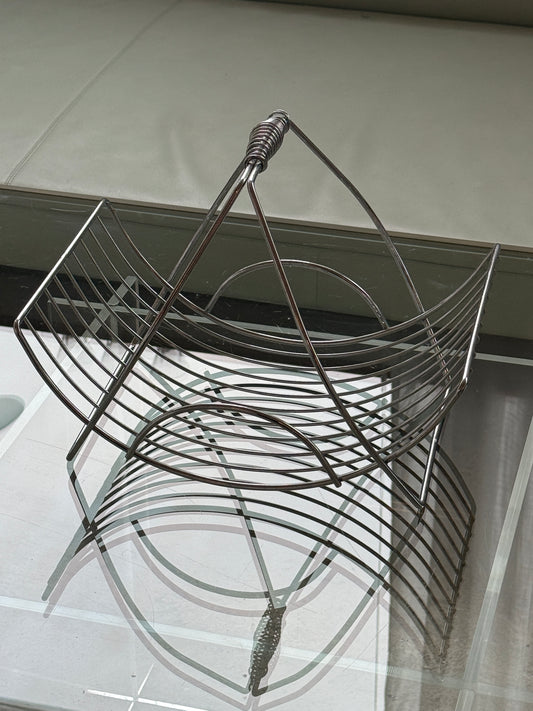 Frugtskål / magasinholder i krom med spiralhåndtag