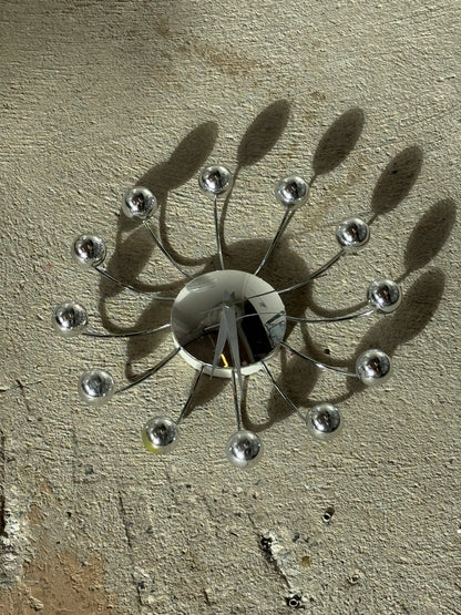 Karlsson Spider vægur i krom – Sputnik / Space Age