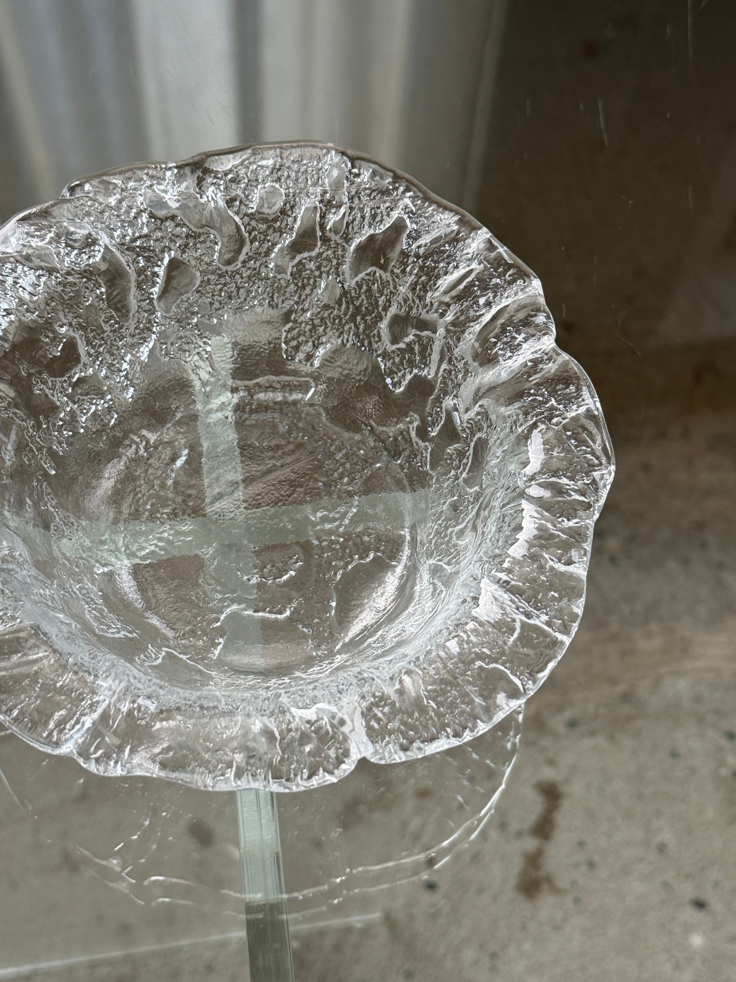 Magnor skål med organisk struktur