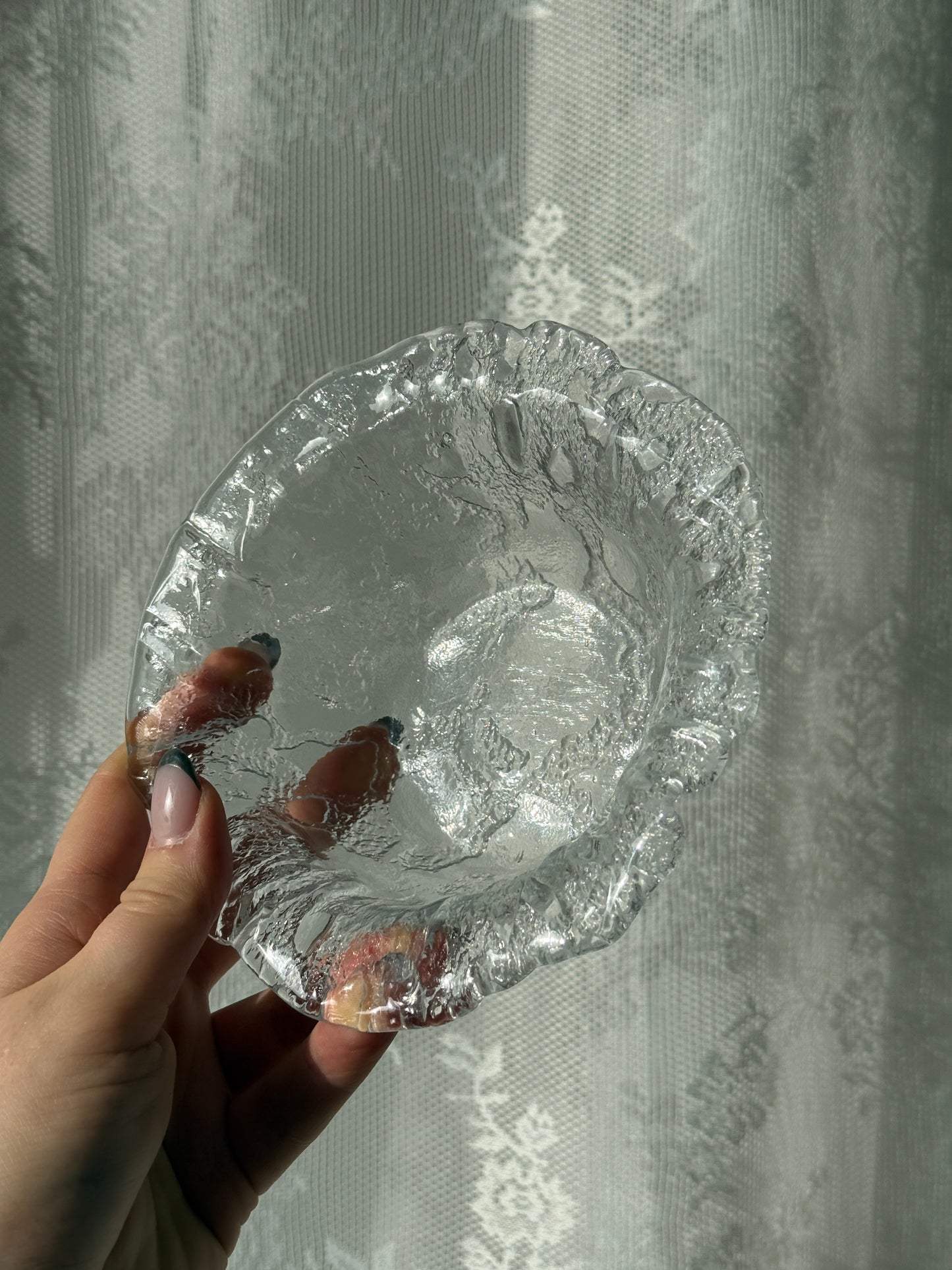 Magnor skål med organisk struktur