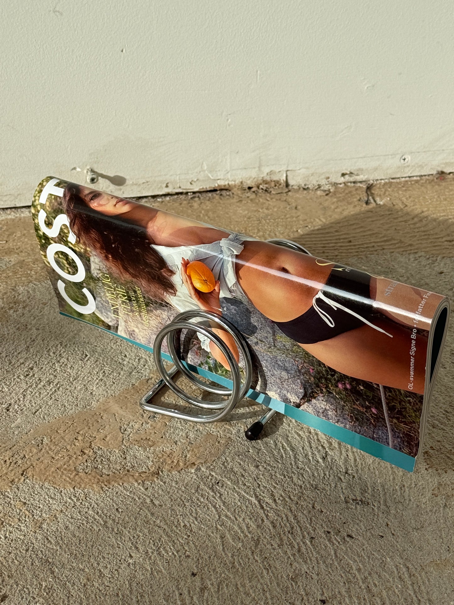 Tiny spiral brev - og magasinholder, metal