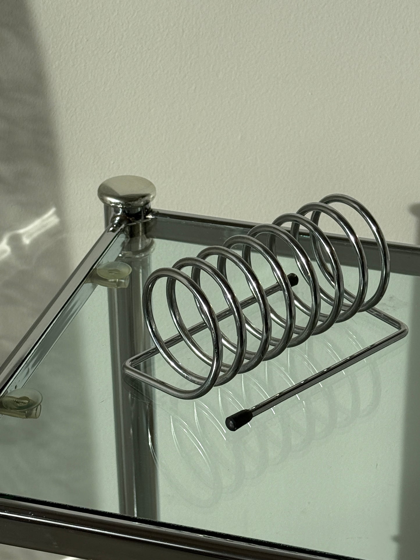 Tiny spiral brev - og magasinholder, metal