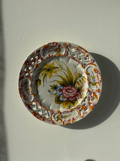 Dekorativt vægfad i fajance