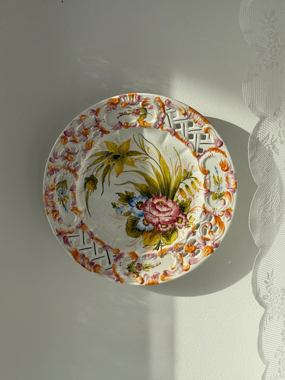 Dekorativt vægfad i fajance