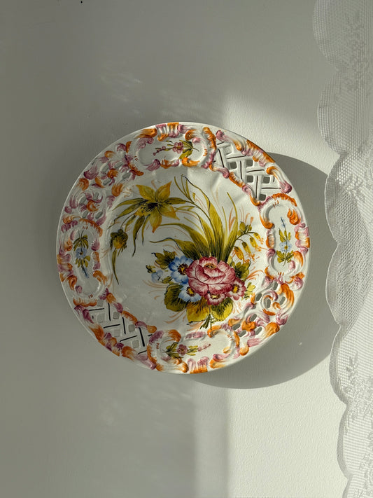 Dekorativt vægfad i fajance