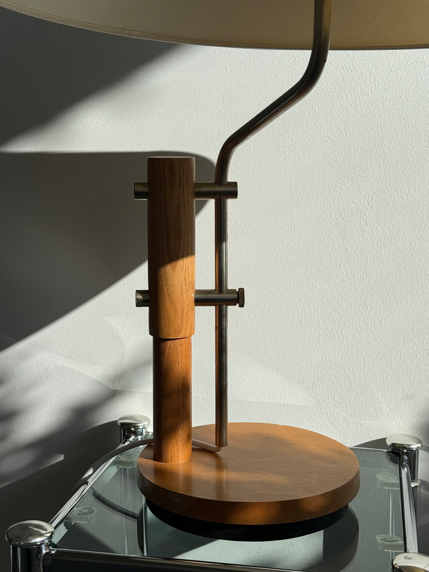 Vintage bordlampe i massiv egetræ
