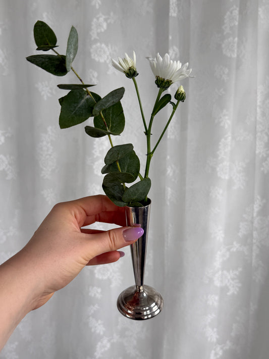 Vintage vase i metal med søde detaljer