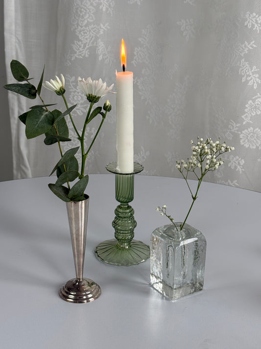 Elegant lysestage i grønt glas