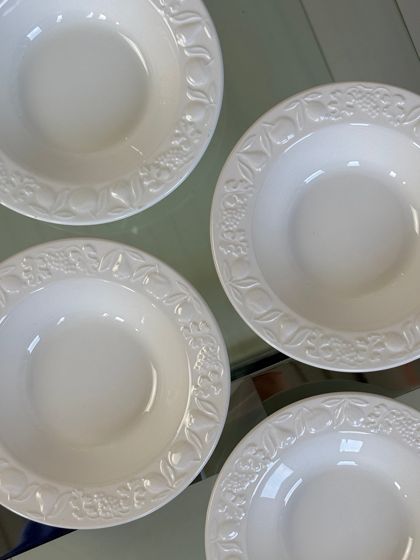 Italienske skåle med reliefkant, 4 stk.