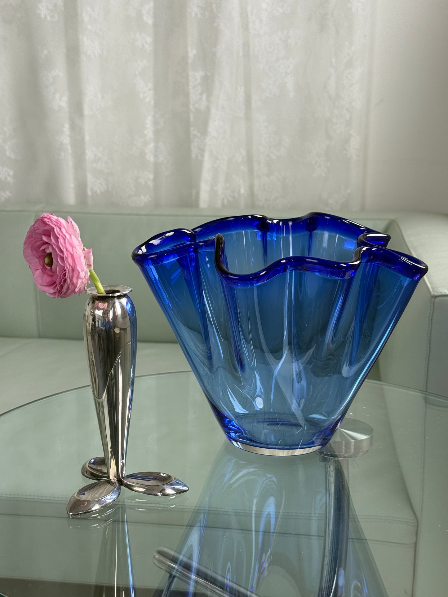 Elegant solifleur/vase