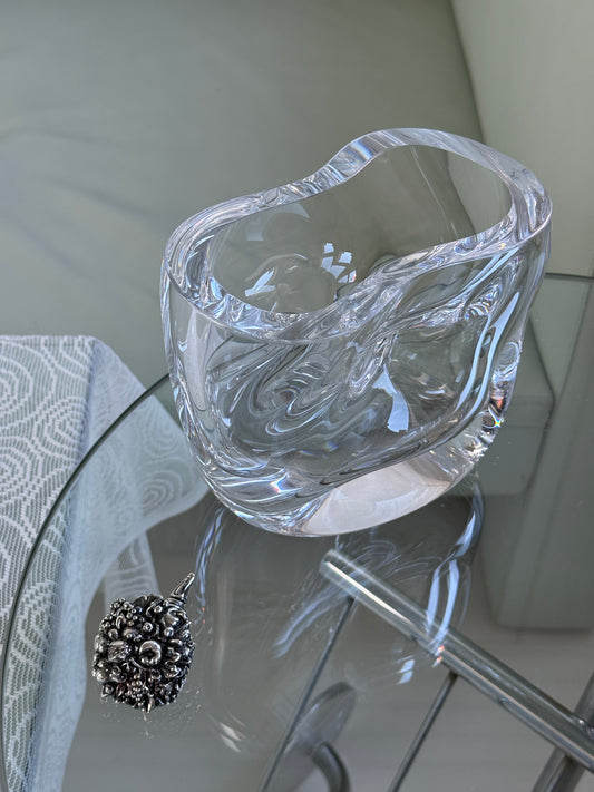 Organisk vase med indbygget opdeling