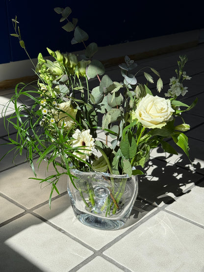 Organisk vase med indbygget opdeling