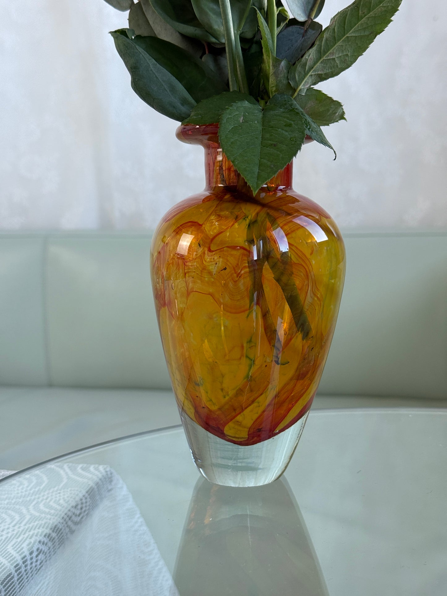 Mundblæst vase i orange nuancer