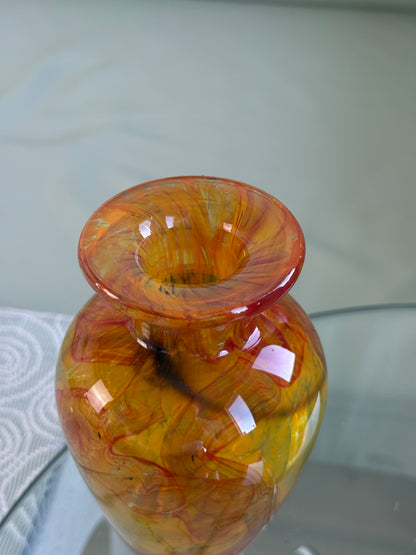 Mundblæst vase i orange nuancer
