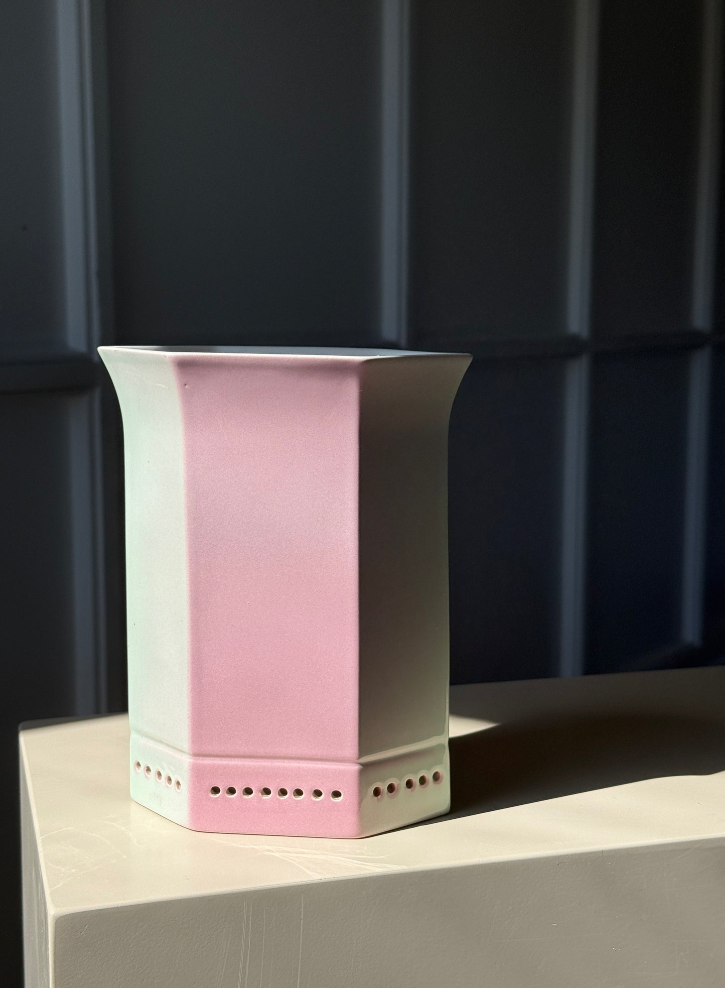 Keramiklampe i rosa/beige farve
