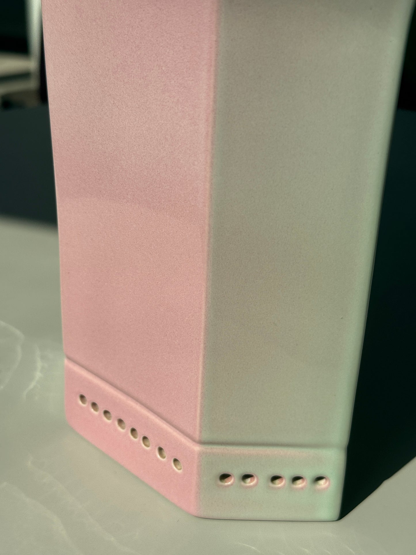 Keramiklampe i rosa/beige farve