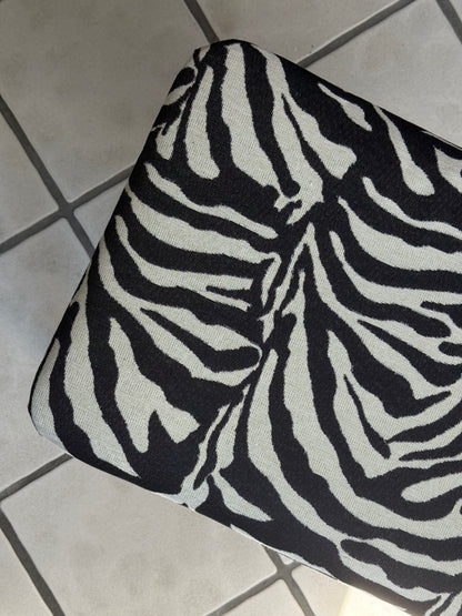 Skammel med zebrastof