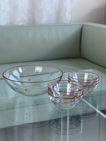 Vintage glasskåle med røde detaljer og blomster – sæt med 7 dele