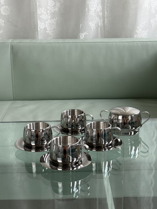 Stålkopper med underkopper og sukkerskål