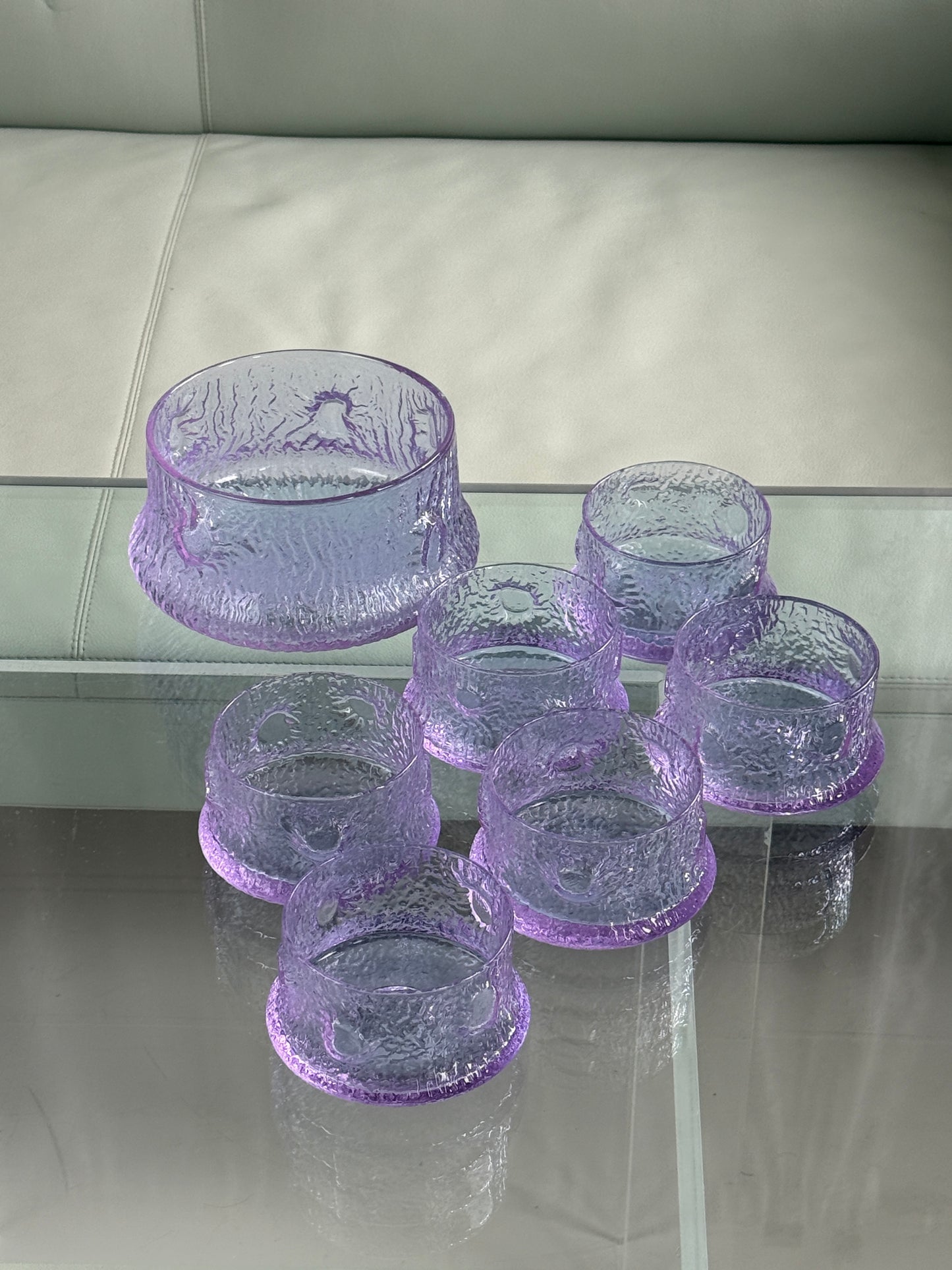 Elegant glassæt i lilla nuance med struktur – 7 dele