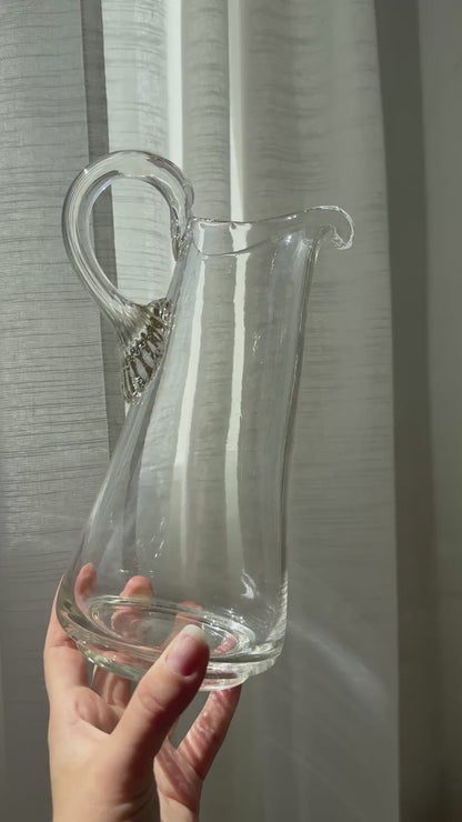 Mundblæst glaskande m. elegant hank