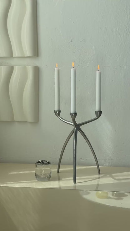 Lysestage med tre ben, metal