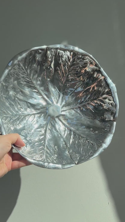 Vintage aluminiumsskål formet som et salathoved